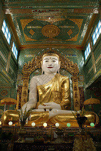 缅甸曼德勒SagaingHill山寺的窗户墙和佛像图片