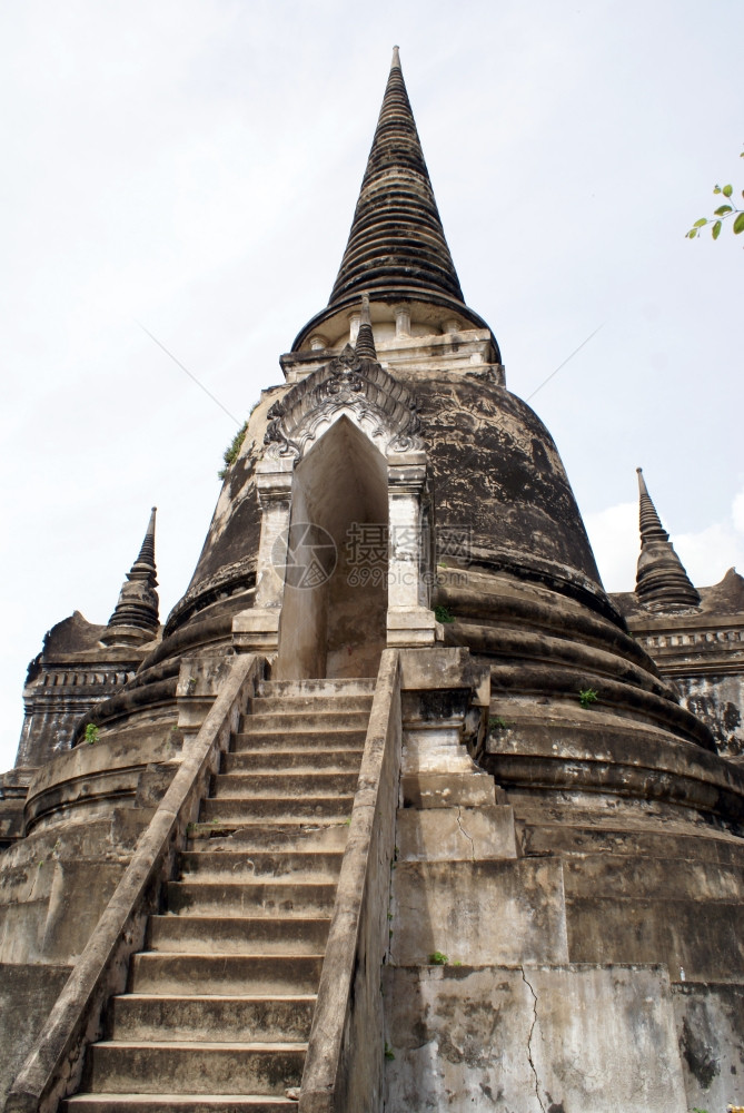 泰国阿尤萨亚的桑菲寺的楼梯和佛塔图片