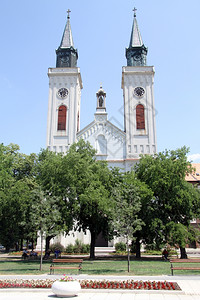 塞尔维亚Sombor教堂有两座塔图片