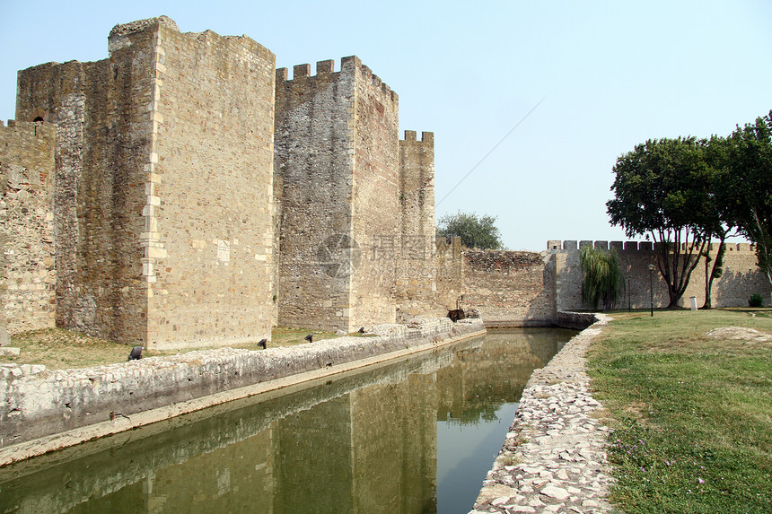塞尔维亚斯梅德雷沃Smederevo的Serf沟渠中的堡垒和水墙壁图片