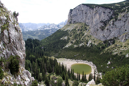 黑山杜尔米托的小湖山图片
