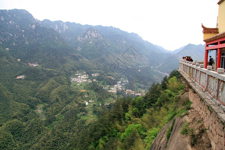浦宁之珠珠华山寺庙附近的景点背景