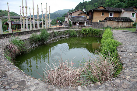 神庙的圣池塘图片