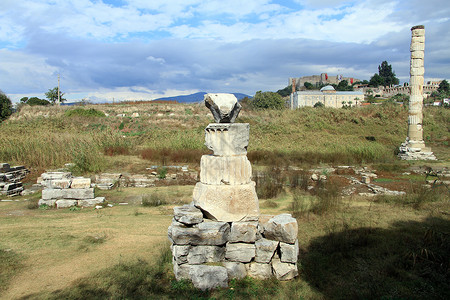 土耳其塞尔楚克阿弗罗迪寺庙的废墟背景图片