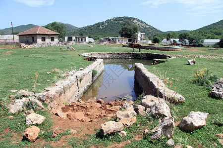 土耳其村中心大水井位于土耳其村中心图片