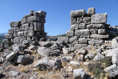 土耳其古代塞尔日城大门的废墟图片