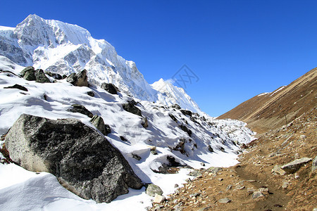 尼泊尔山中Larke通行证附近脚足图片