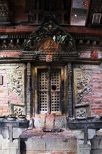 尼泊尔Bhaktapur的ChanguNarayan寺庙大门紧闭图片