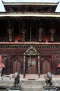 尼泊尔昌古纳拉扬神庙附近的大象木制的高清图片素材
