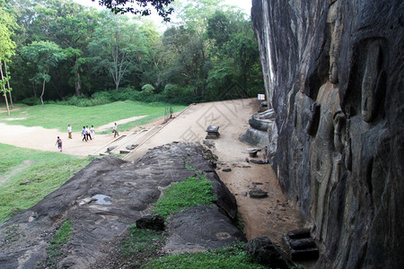 斯里兰卡的布杜鲁加拉岩石寺庙背景图片