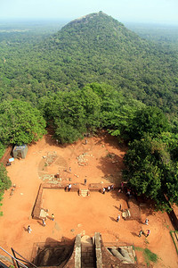 从Sogiriya山丘岩石与森林图片