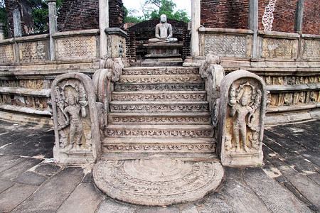 斯里兰卡Polonnaruwa的天台和佛像图片