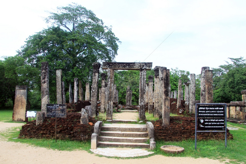 斯里兰卡Polonnaruwa寺庙阿塔达奇的废墟图片