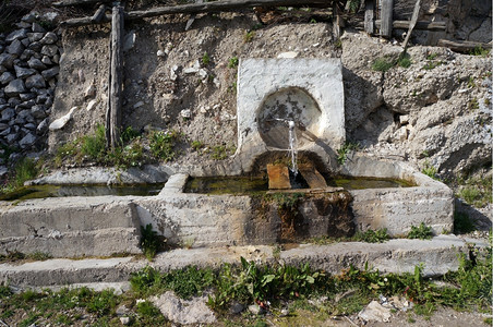 土耳其库士村传统喷泉图片