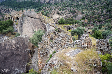 土耳其斜坡上的耶迪勒修道院废墟图片