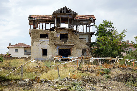 旧土族房屋的废墟背景