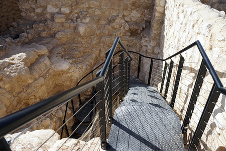 以色列TelArad的铁阶和废图片