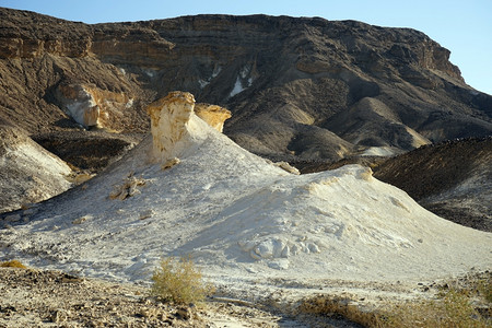 以色列内盖夫沙漠黑白山图片