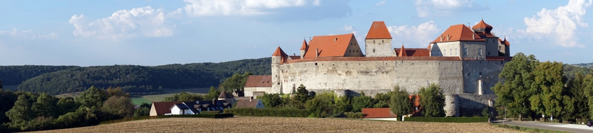 德国哈尔堡约2015年8月施洛斯哈尔堡城堡和农场图片