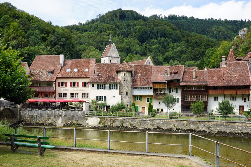 2015年7月在瑞士斯泰萨南古城河畔2015年7月图片