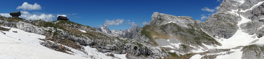 特里格拉夫山与棚的全景图片