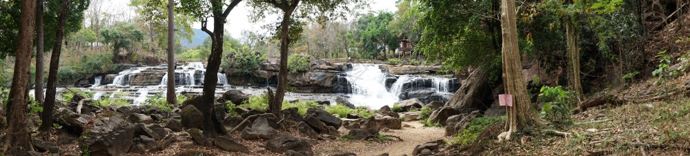 老挝博尔文TadLo瀑布全景图片