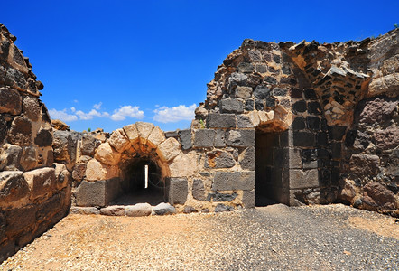 以色列下加利的十字军堡垒Belkor的废墟背景图片