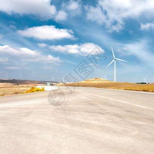 西班牙现代风力涡轮发电能源背景下的轴路图片