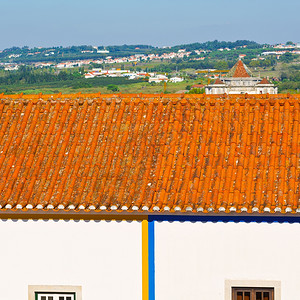 位于葡萄牙的奥比多斯市历史中心城的铁砖屋顶图片