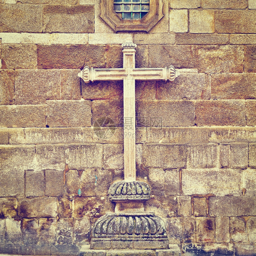 葡萄牙天主教堂附近的石十字Instagram效应图片