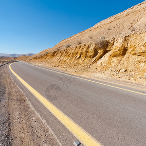 沙漠中的平坦道路图片