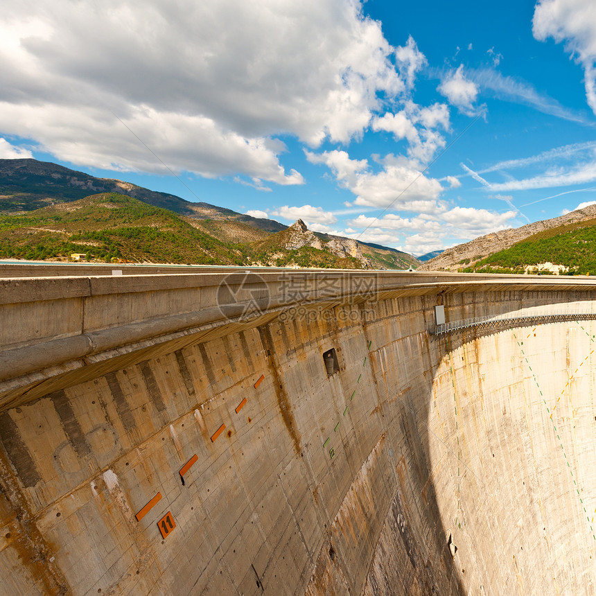 法国阿尔卑斯山发电站水坝图片