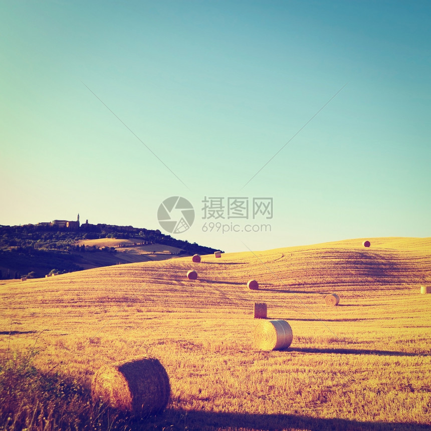 托斯卡纳与海巴雷在夏季的景观Instagram效应图片