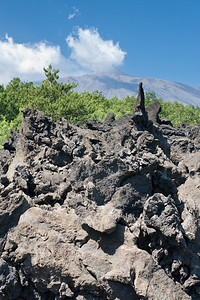 坚硬的熔岩与Ettna的底图片
