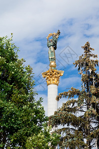 乌克兰基辅Berehynnia的乌拉尼人纪念碑图片