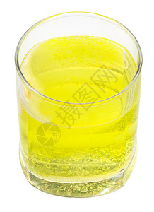 白底隔离的含维生素C黄色碳化水玻璃高清图片