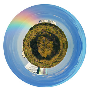 小行星城市球全景蓝天空彩虹白色背景隔离的绿木图片
