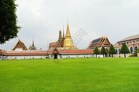 东北WatPhraKaew建筑群泰国曼谷翡翠佛寺庙图片