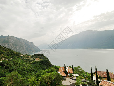 意大利特雷莫辛村和加尔达湖景观图片