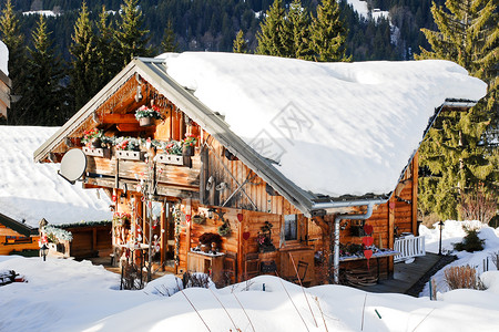 法国太阳港地区LesGets村山滑雪度假住宅区高清图片