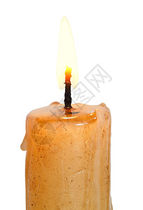 点燃蜡烛的火焰关闭白色背景的隔离背景图片