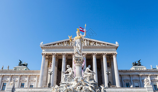 维也纳奥地利议会大厦前的雅典娜帕拉斯喷泉高清图片