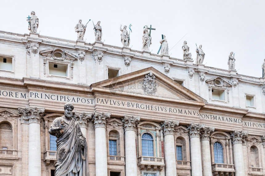 前往意大利圣彼得神像在梵蒂冈市圣彼得皮耶特罗广场彼得巴西利卡前面图片