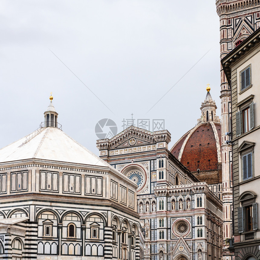 前往意大利的旅行秋天雨季佛罗伦萨浸礼会和杜罗莫大教堂的圆顶图片