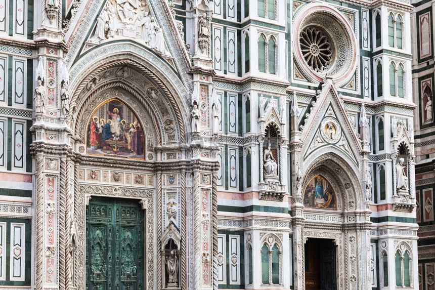 前往意大利旅行佛罗伦萨市圣玛丽亚德尔菲奥雷大教堂的装饰外观图片