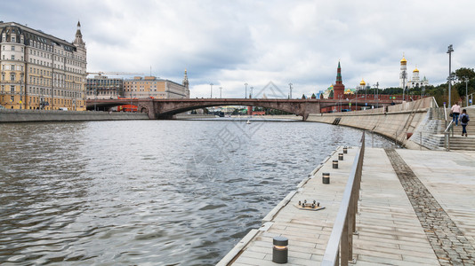 莫斯科市莫斯科河和莫斯科河堤图片