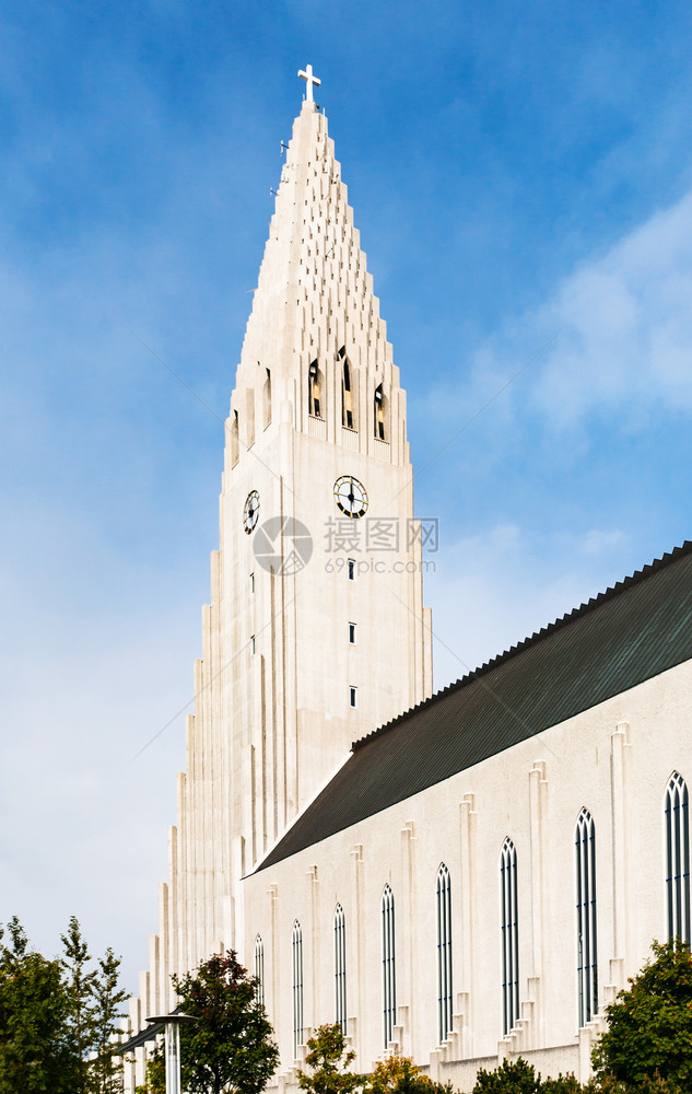 前往冰岛塞普滕贝尔雷克雅未市Hallgrimmskirkja教堂塔图片