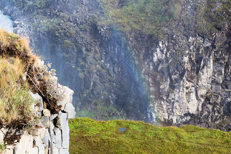 北极瀑布前往冰岛秋天在奥尔福萨河峡谷上空的彩虹背景