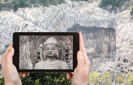 旅游概念旅游照片春季在西山的佛教长门洞穴古托斯隆洞穴的大瓦伊罗卡纳雕像背景图片