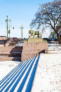 圣彼得堡市城堤岸宫桥附近的卫士狮子铜像图片
